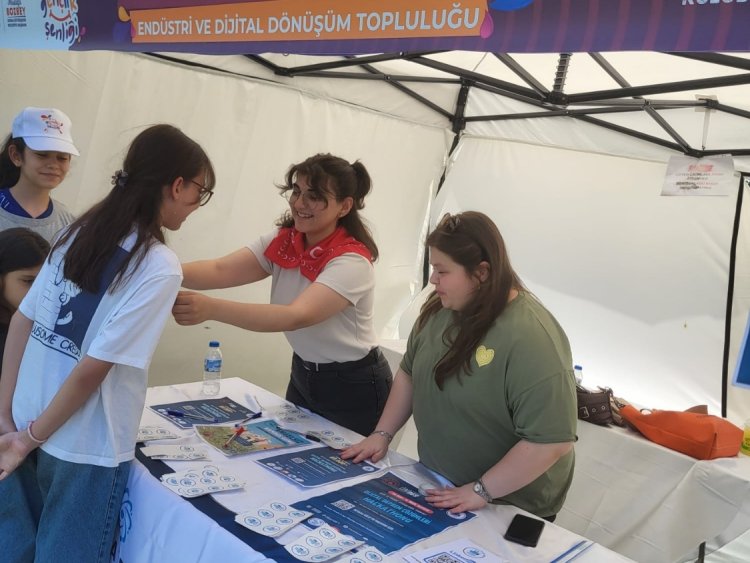 Endüstri ve Dijital Dönüşüm Topluluğu, 2. Bursa Gençlik Şenliği’nde Yoğun İlgi Gördü
