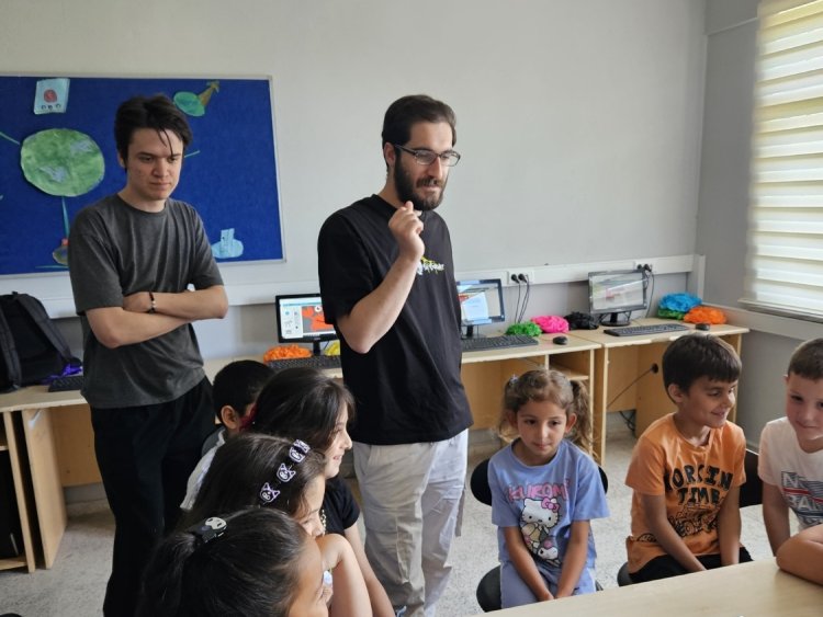 BTÜ Öğrencilerinden Seçköy İlköğretim Okulu’na Kodlama Ziyareti