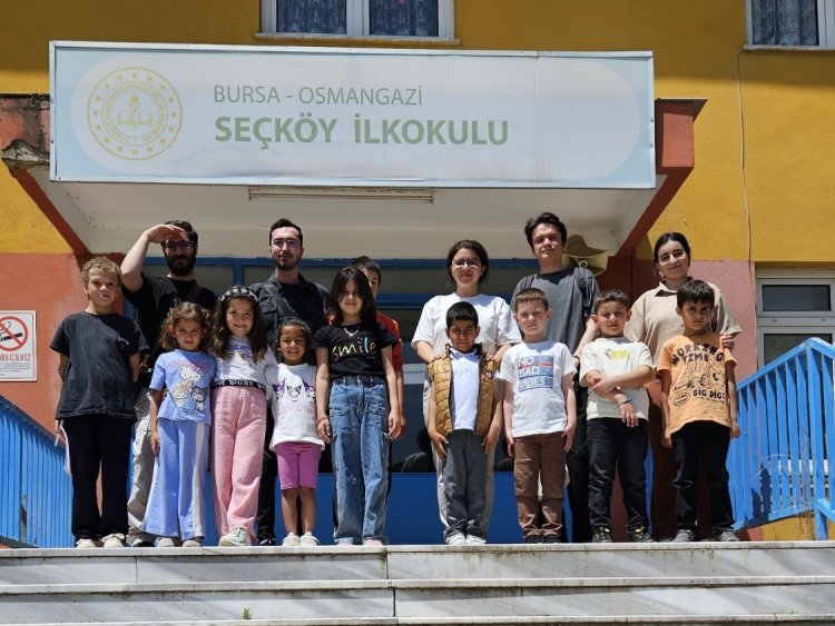 BTÜ Öğrencilerinden Seçköy İlköğretim Okulu’na Kodlama Ziyareti