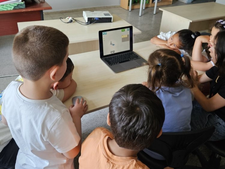 BTÜ Öğrencilerinden Seçköy İlköğretim Okulu’na Kodlama Ziyareti